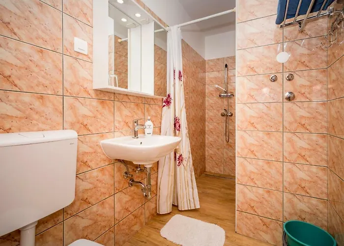 Hilde Red-5 By Interhome